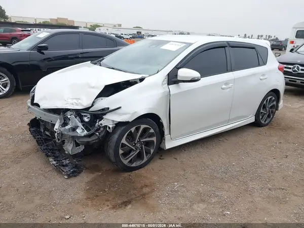 JTNKARJE1JJ572528 2018 TOYOTA COROLLA - Image 2