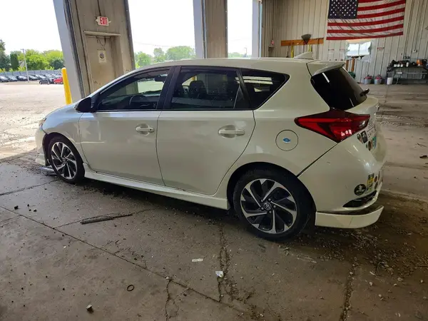 JTNKARJE1JJ572951 2018 TOYOTA COROLLA - Image 2