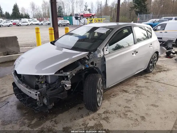 JTNKARJE1JJ573565 2018 TOYOTA COROLLA - Image 2