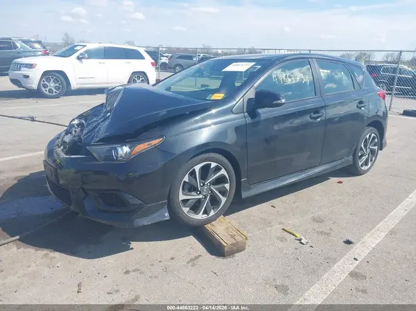 JTNKARJE1JJ573579 2018 TOYOTA COROLLA - Image 2