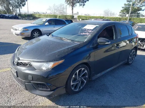 JTNKARJE1JJ573811 2018 TOYOTA COROLLA - Image 2