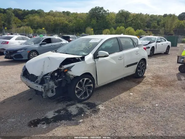 JTNKARJE1JJ576286 2018 TOYOTA COROLLA - Image 2