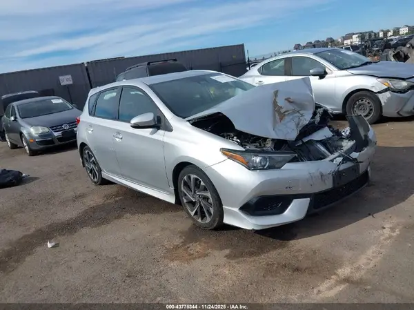 JTNKARJE2JJ555107 2018 TOYOTA COROLLA - Image 1