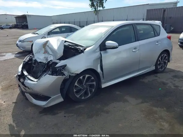 JTNKARJE2JJ555107 2018 TOYOTA COROLLA - Image 2