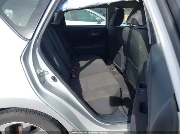 JTNKARJE2JJ555107 2018 TOYOTA COROLLA - Image 8
