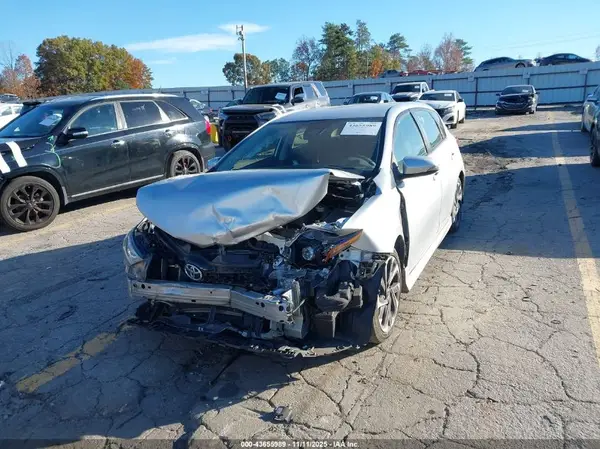 JTNKARJE2JJ555205 2018 TOYOTA COROLLA - Image 2