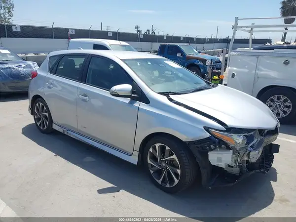 JTNKARJE2JJ555589 2018 TOYOTA COROLLA - Image 1