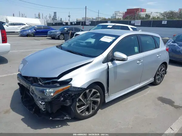JTNKARJE2JJ555589 2018 TOYOTA COROLLA - Image 2
