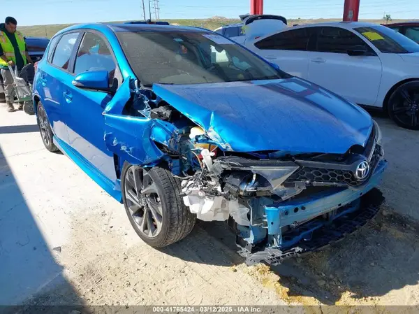 JTNKARJE2JJ560923 2018 TOYOTA COROLLA - Image 1