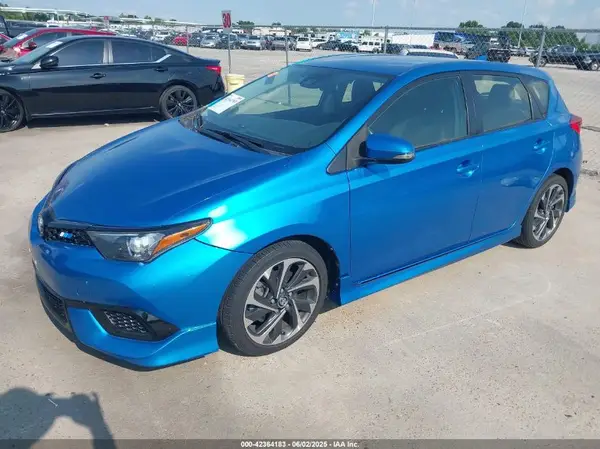 JTNKARJE2JJ563062 2018 TOYOTA COROLLA - Image 2