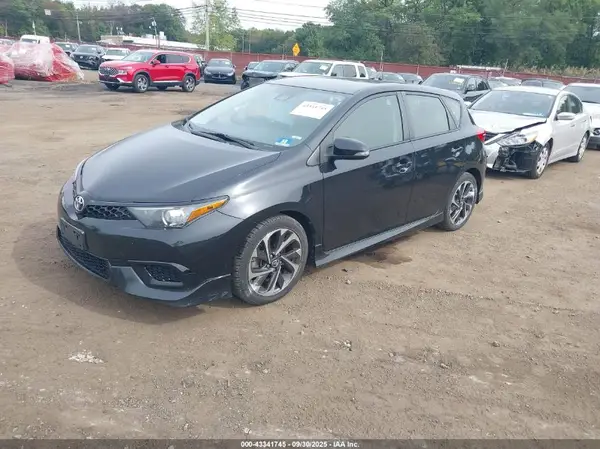 JTNKARJE2JJ567595 2018 TOYOTA COROLLA - Image 2