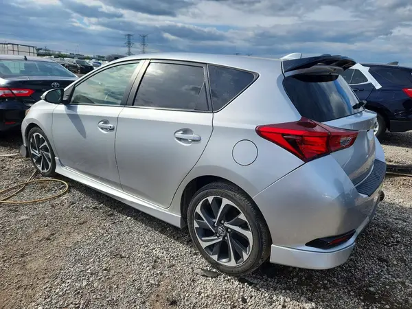 JTNKARJE2JJ575969 2018 TOYOTA COROLLA - Image 2
