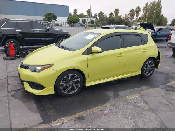 JTNKARJE3JJ557531 2018 TOYOTA COROLLA - Image 2