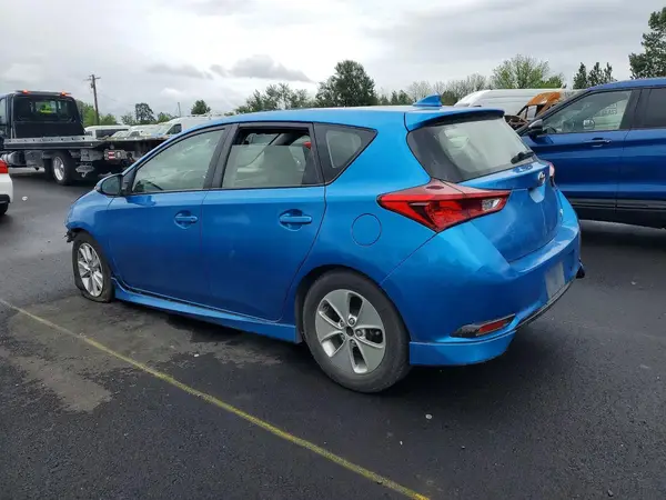 JTNKARJE3JJ558095 2018 TOYOTA COROLLA - Image 2