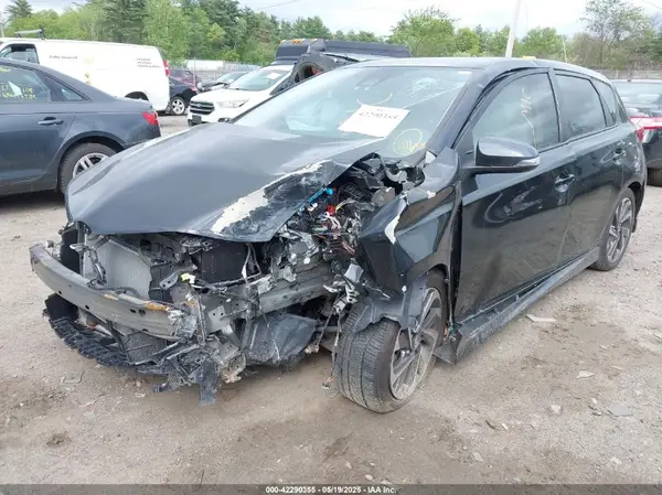 JTNKARJE3JJ560669 2018 TOYOTA COROLLA - Image 2