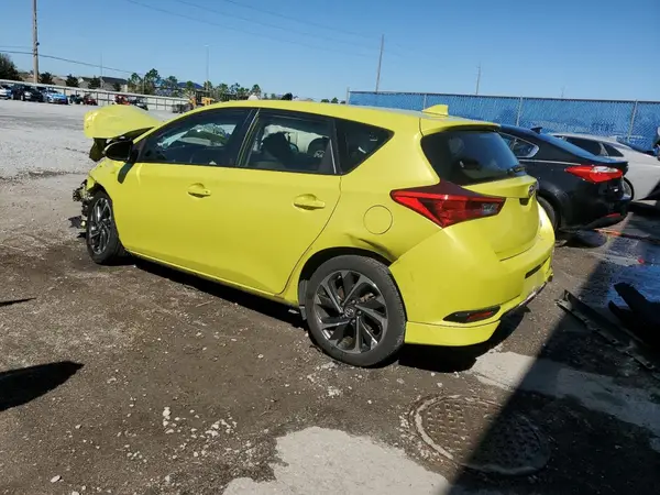 JTNKARJE3JJ561157 2018 TOYOTA COROLLA - Image 2