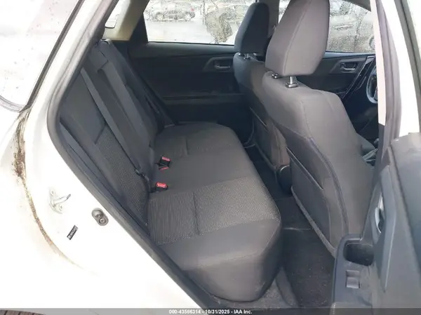 JTNKARJE3JJ561417 2018 TOYOTA COROLLA - Image 8