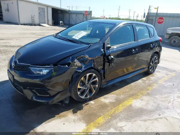 JTNKARJE3JJ561515 2018 TOYOTA COROLLA - Image 2