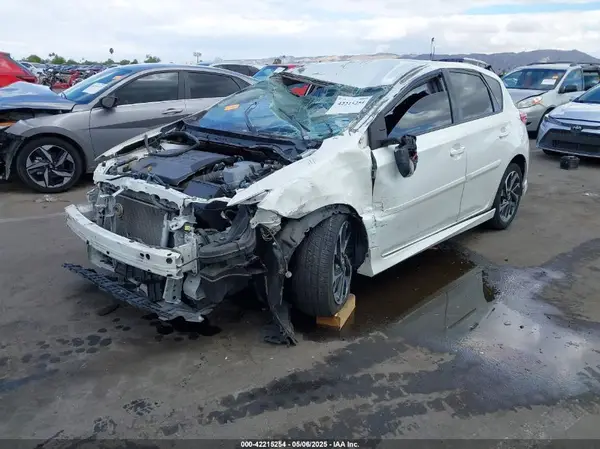 JTNKARJE3JJ561854 2018 TOYOTA COROLLA - Image 2