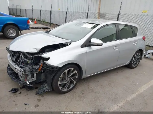 JTNKARJE3JJ563040 2018 TOYOTA COROLLA - Image 2