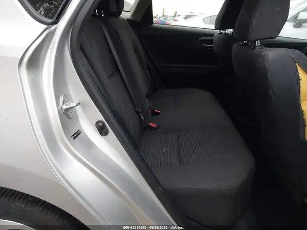 JTNKARJE3JJ563040 2018 TOYOTA COROLLA - Image 8