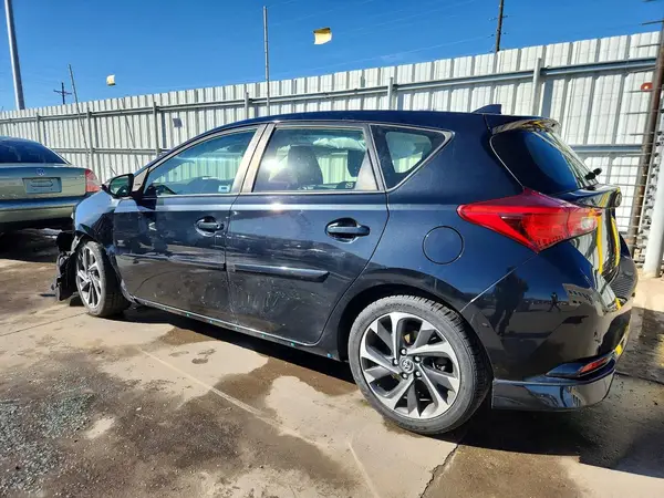 JTNKARJE3JJ563247 2018 TOYOTA COROLLA - Image 2
