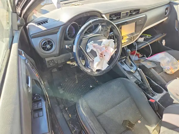 JTNKARJE3JJ563247 2018 TOYOTA COROLLA - Image 8