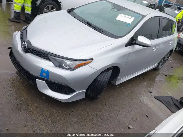 JTNKARJE3JJ564334 2018 TOYOTA COROLLA - Image 2
