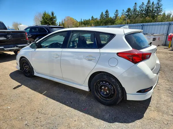 JTNKARJE3JJ568495 2018 TOYOTA COROLLA - Image 2