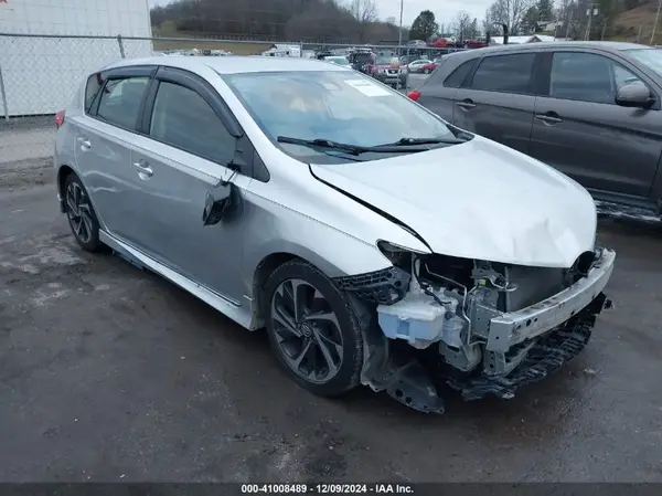 JTNKARJE3JJ569503 2018 TOYOTA COROLLA - Image 1