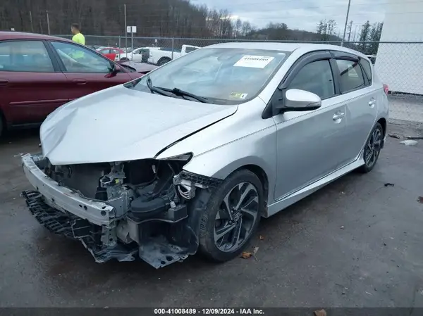 JTNKARJE3JJ569503 2018 TOYOTA COROLLA - Image 2
