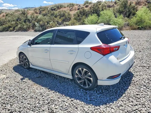 JTNKARJE3JJ572031 2018 TOYOTA COROLLA - Image 2
