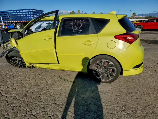 JTNKARJE4JJ553696 2018 TOYOTA COROLLA - Image 2