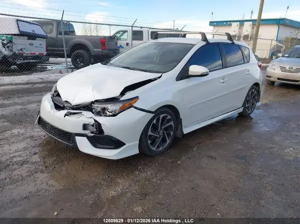 JTNKARJE4JJ553827 2018 TOYOTA COROLLA - Image 2