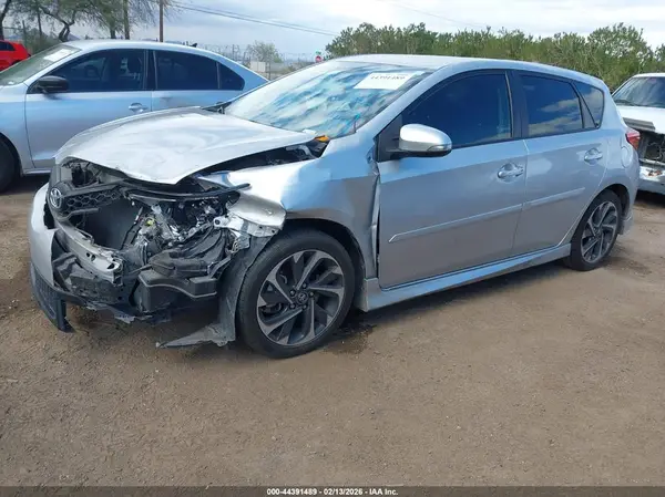 JTNKARJE4JJ557473 2018 TOYOTA COROLLA - Image 2