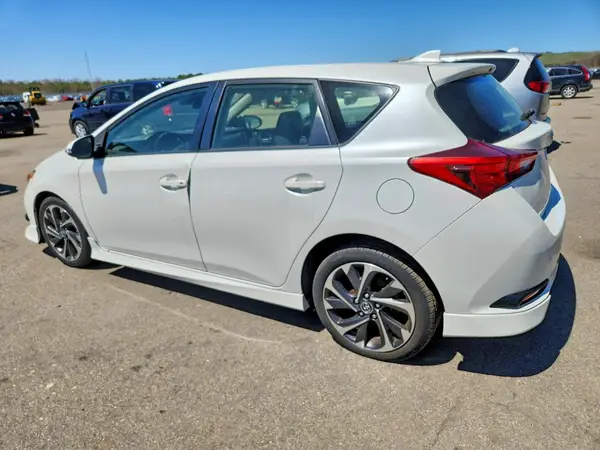 JTNKARJE4JJ558817 2018 TOYOTA COROLLA - Image 2