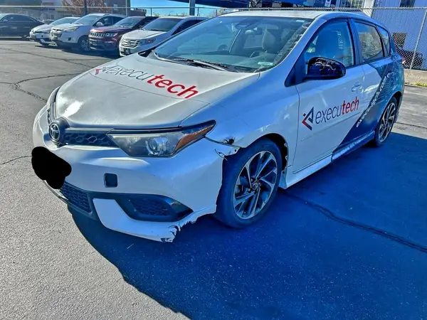 JTNKARJE4JJ561278 2018 TOYOTA COROLLA - Image 2