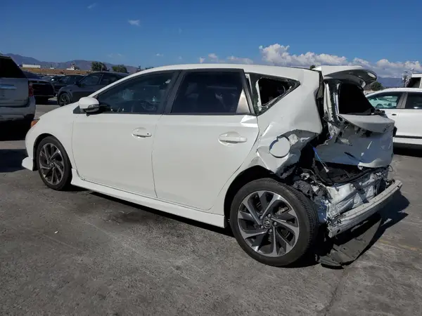 JTNKARJE4JJ561667 2018 TOYOTA COROLLA - Image 2