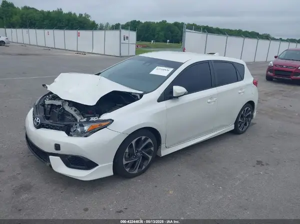 JTNKARJE4JJ563046 2018 TOYOTA COROLLA - Image 2