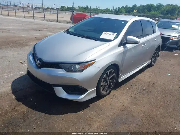 JTNKARJE4JJ564715 2018 TOYOTA COROLLA - Image 2
