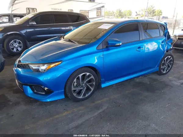 JTNKARJE4JJ567047 2018 TOYOTA COROLLA - Image 2