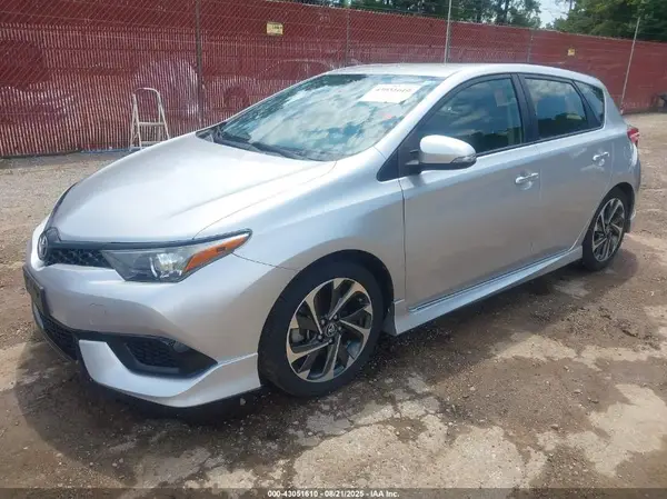 JTNKARJE4JJ568960 2018 TOYOTA COROLLA - Image 2