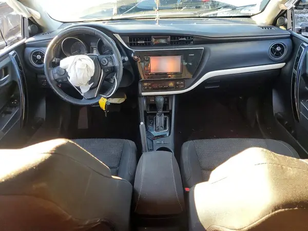 JTNKARJE4JJ571745 2018 TOYOTA COROLLA - Image 8