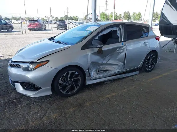 JTNKARJE4JJ571793 2018 TOYOTA COROLLA - Image 2