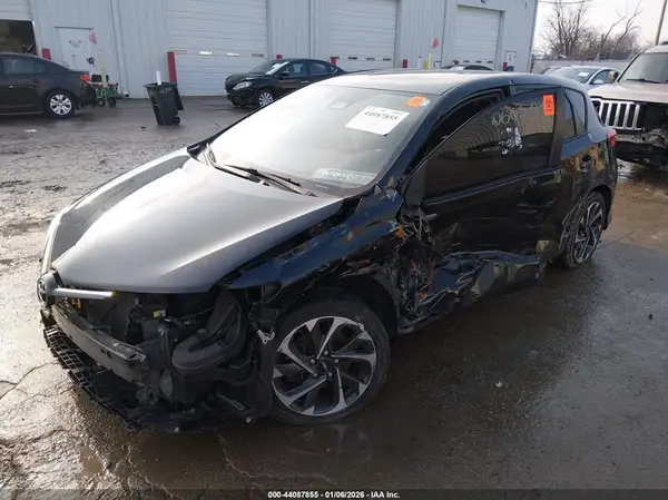 JTNKARJE4JJ572068 2018 TOYOTA COROLLA - Image 2