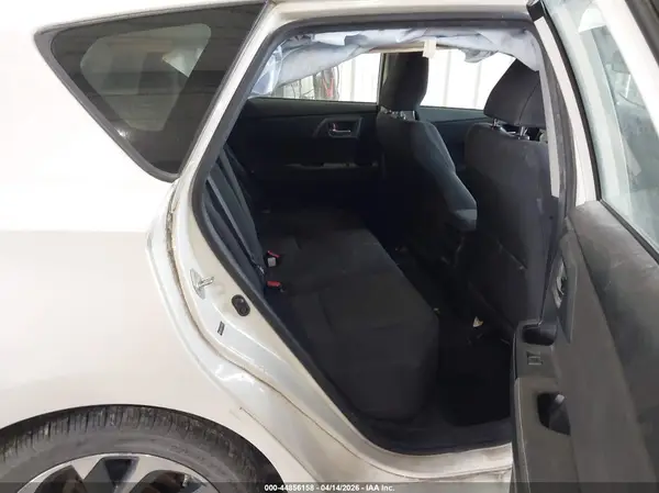 JTNKARJE4JJ573091 2018 TOYOTA COROLLA - Image 8