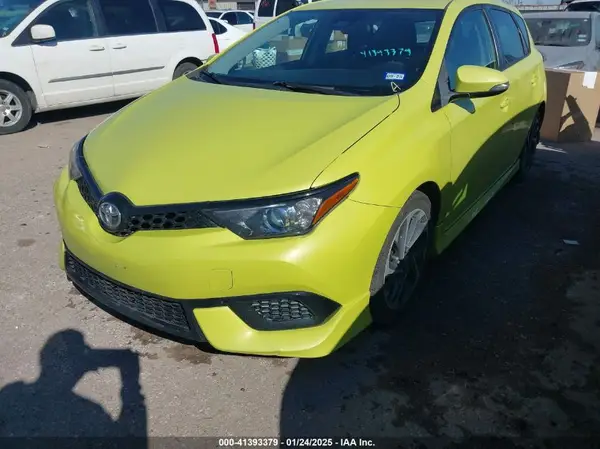 JTNKARJE4JJ573236 2018 TOYOTA COROLLA - Image 2
