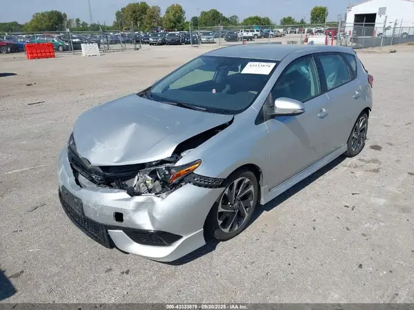 JTNKARJE4JJ573558 2018 TOYOTA COROLLA - Image 2