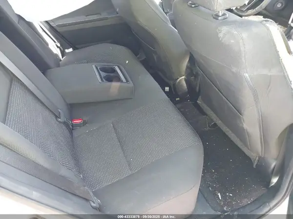 JTNKARJE4JJ573558 2018 TOYOTA COROLLA - Image 8
