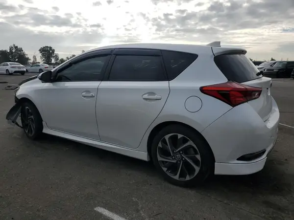 JTNKARJE5JJ553545 2018 TOYOTA COROLLA - Image 2